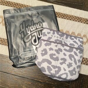 Hydrojug Pro Sleeve Gray Leopard Print Special Cover Water Bottle Neoprene